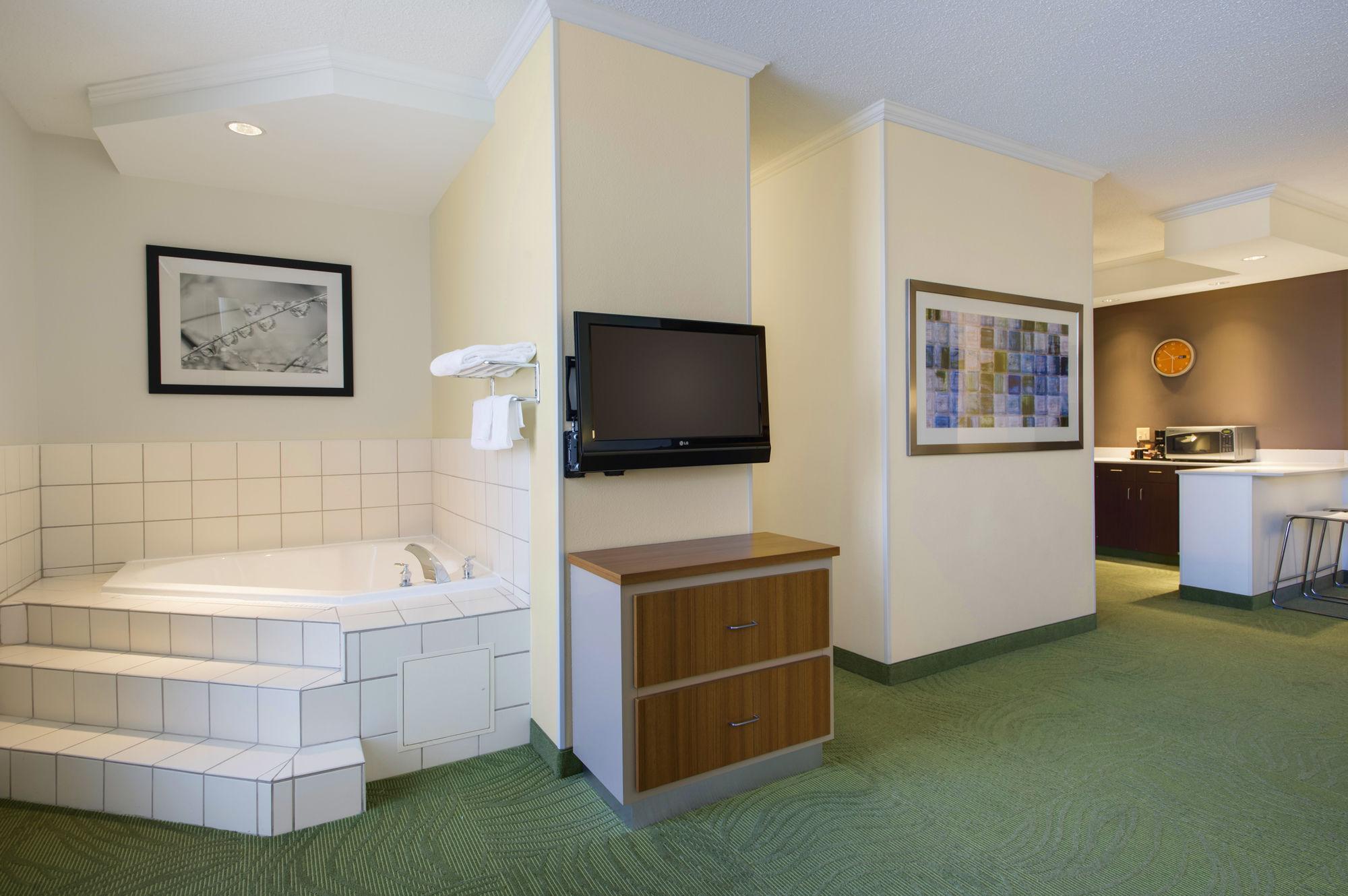 Springhill Suites By Marriott Lawrence Downtown Exteriér fotografie