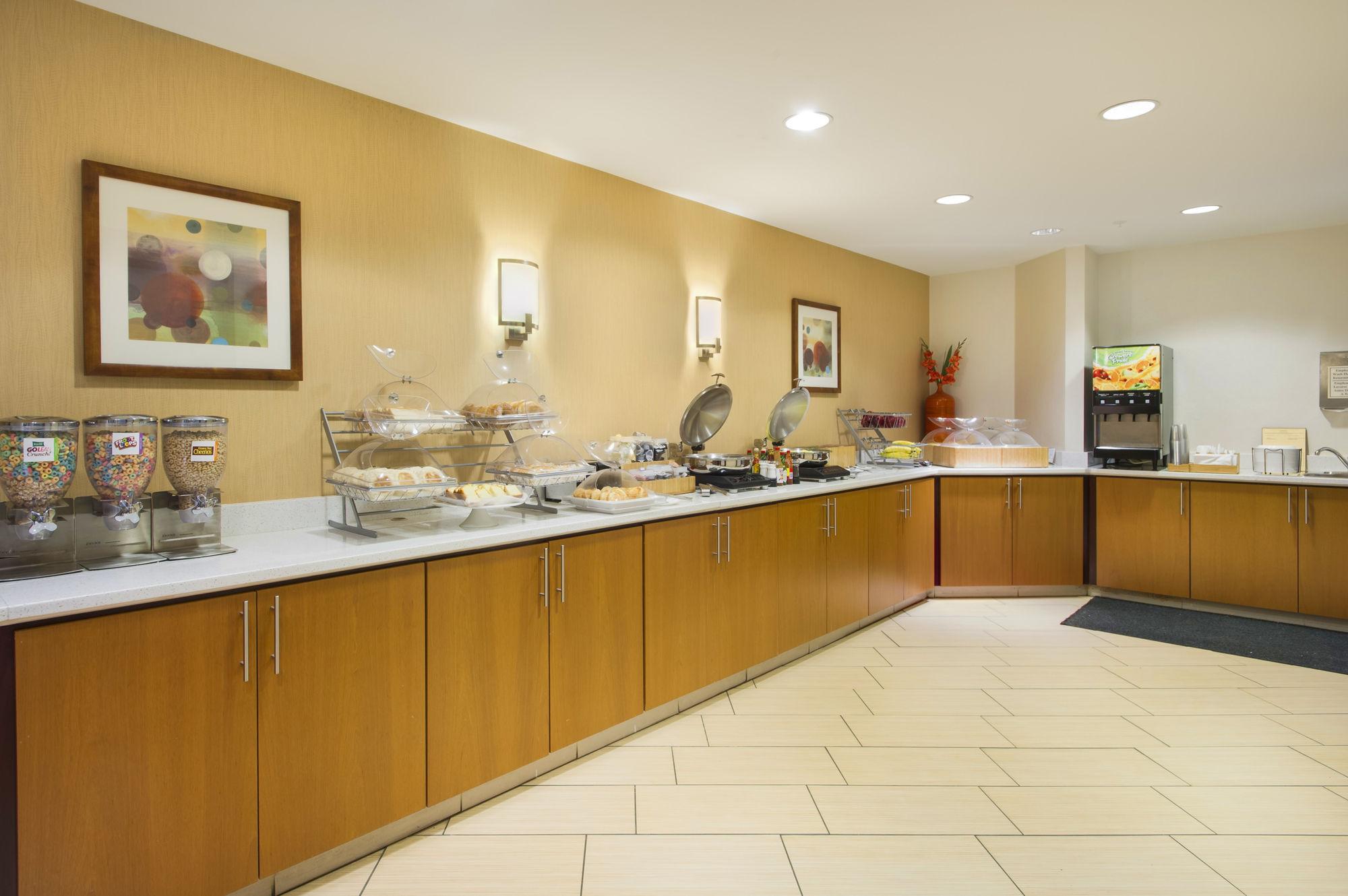 Springhill Suites By Marriott Lawrence Downtown Exteriér fotografie