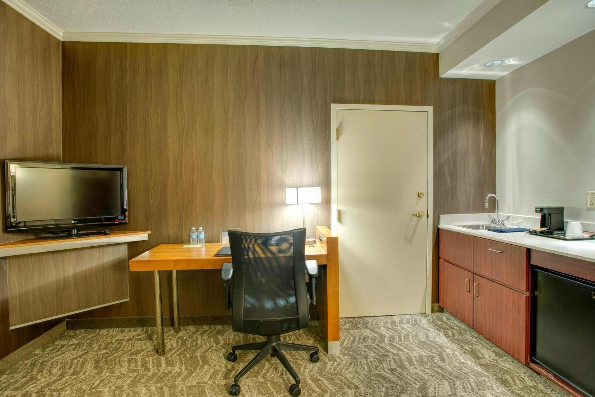 Springhill Suites By Marriott Lawrence Downtown Exteriér fotografie
