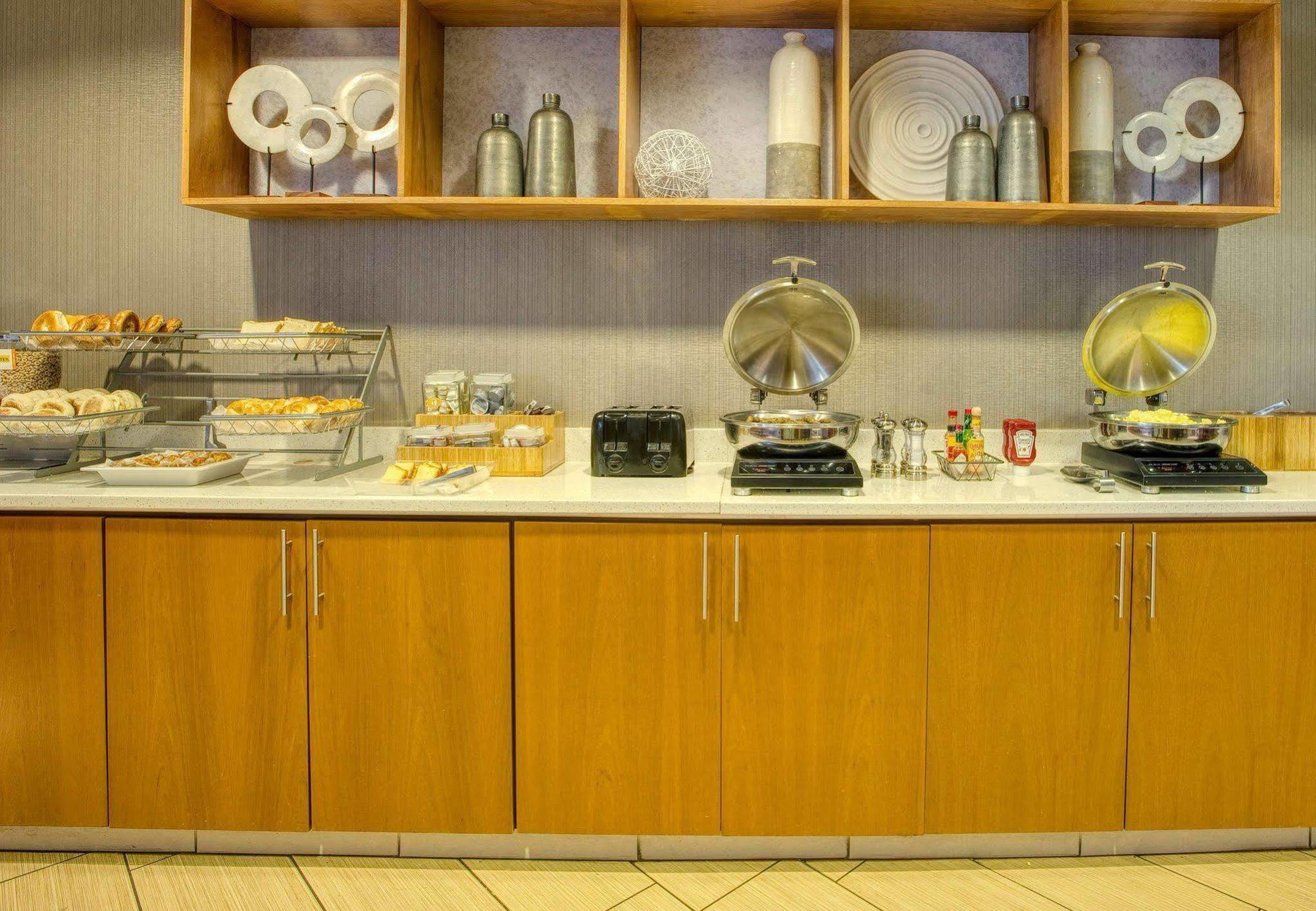 Springhill Suites By Marriott Lawrence Downtown Exteriér fotografie